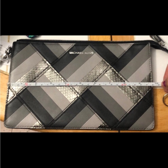 MICHAEL KORS Marquertry Daniela Wristlet, NWT - Picture 4 of 9